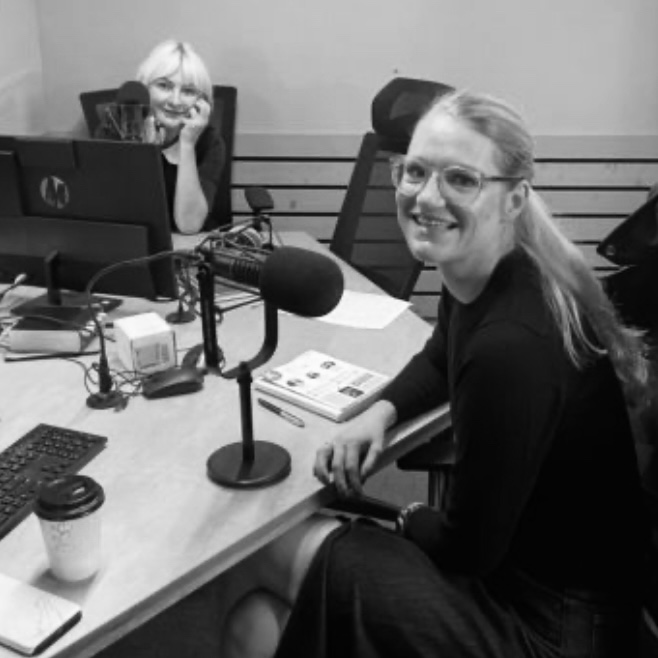 Rozhovor Lenky Hajgajda na rádiu Frekvence 1 s Bárou Nesvadbovou v pořadu Press klub